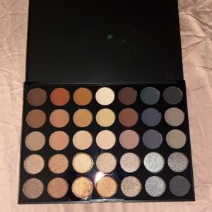Morphe neutral eyeshadow palette